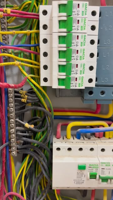 صورة من الأعمال نشرها خليل مرزوق — فني كهرباء / Khalil Marzooq — Electrician