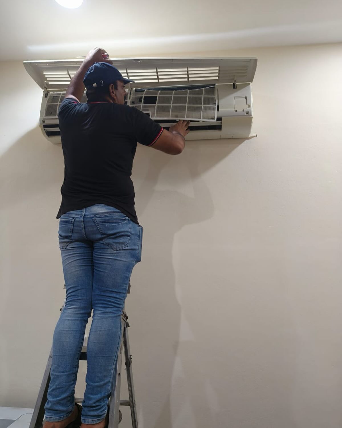 صورة من الأعمال نشرها ورشة فدك للتكيف ذ.م.م / Fadak Air Conditioning Workshop W.L.L