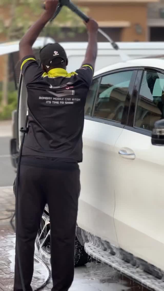 صورة من الأعمال نشرها Bombay Mobile Car Wash