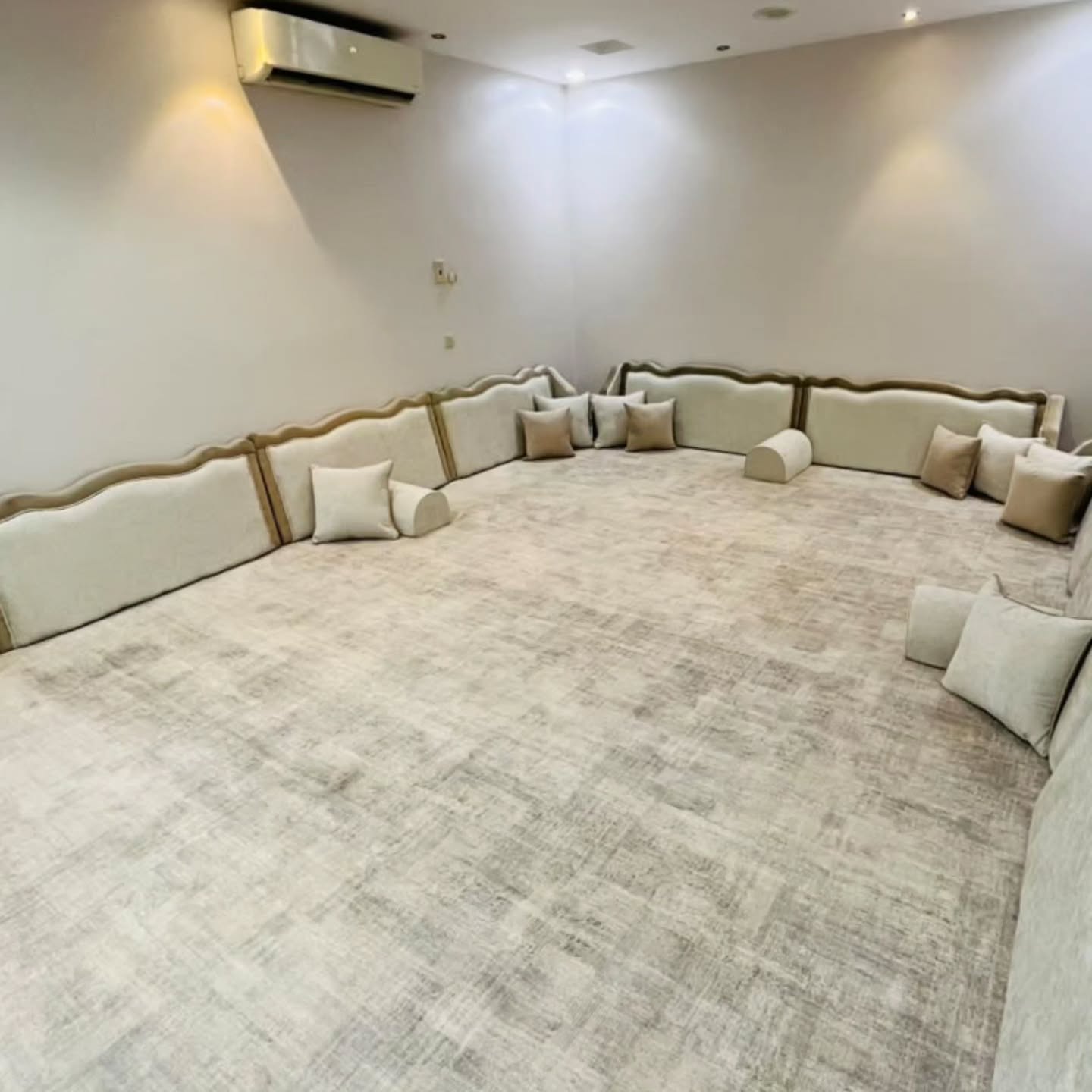 صورة من الأعمال نشرها المبارك ستائر تفصيل و تنجيد الاثاث / Al-Mubarak Curtains — Upholstery & Curtain Tailoring