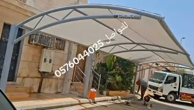 صورة من الأعمال نشرها مؤسسة مظلات وسواتر جدة